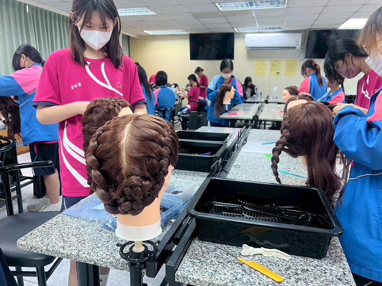 仁德國中基礎編髮-三股編